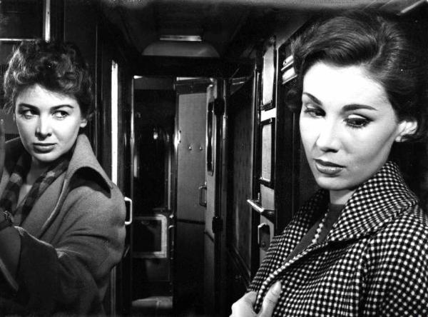 Scena del film "Le amiche" - Regia Michelangelo Antonioni - 1955 - Le attrici Eleonora Rossi Drago e Madeleine Fischer