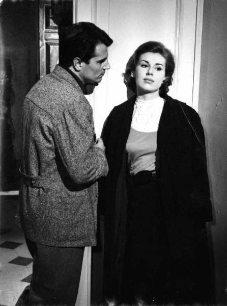 Scena del film "Le amiche" - Regia Michelangelo Antonioni - 1955 - Gli attori Gabriele Ferzetti e Madeleine Fischer