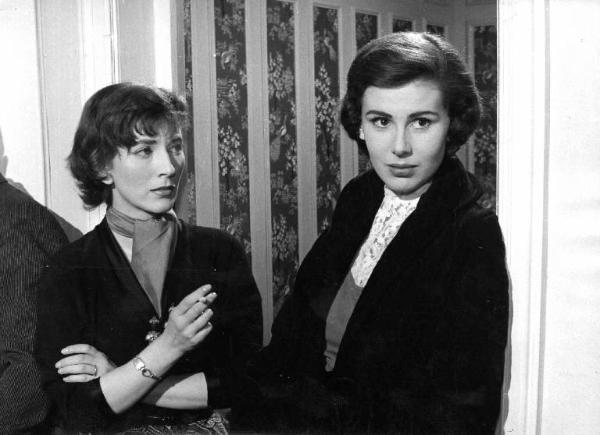 Scena del film "Le amiche" - Regia Michelangelo Antonioni - 1955 - Le attrici Valentina Cortese e Madeleine Fischer