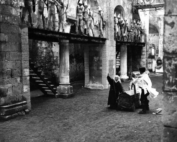 Scena del film "L'armata Brancaleone" - Regia Mario Monicelli - 1966 - Gli attori Carlo Pisacane e Vittorio Gassman