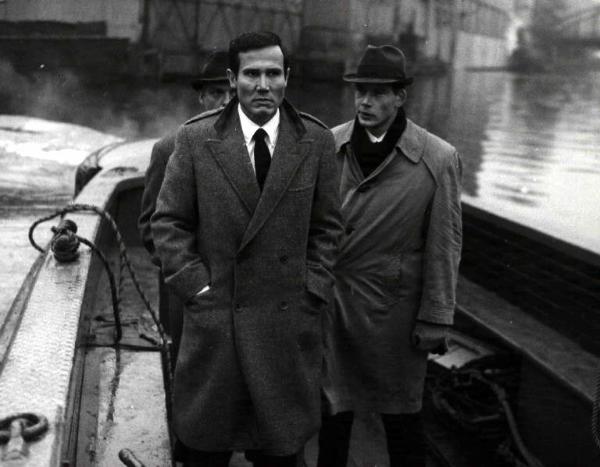 Scena del film "Assassination" - Regia Emilio Miraglia - 1967 - L'attore Henry Silva su una barca con due attori non identificati