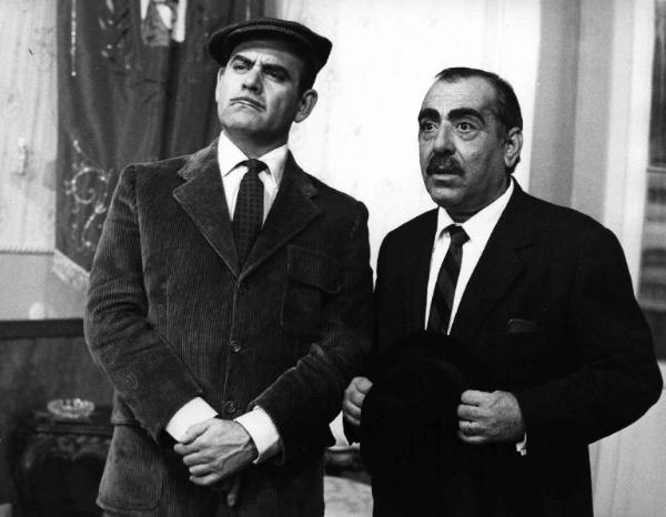 Scena del film "Assicurasi vergine" - Regia Giorgio Bianchi - 1967 - Gli attori Vittorio Caprioli e Oreste Palella