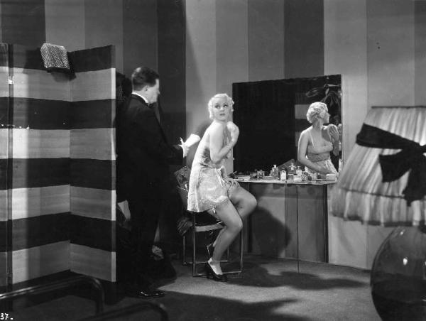 Scena del film "Ballerine" - Regia Gustav Machaty - 1936 - L'attrice Laura Nucci e un attore non identificato