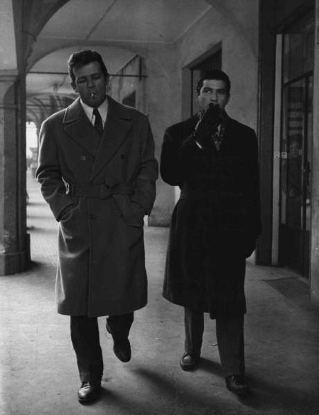 Scena del film "La banda Casaroli" - Regia Florestano Vancini - 1962 - Gli attori Renato Salvatori e Jean-Claude Brialy