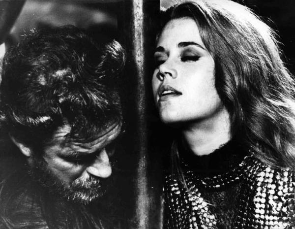 Scena del film "Barbarella" - Regia Roger Vadim - 1967 - Gli attori Ugo Tognazzi e Jane Fonda