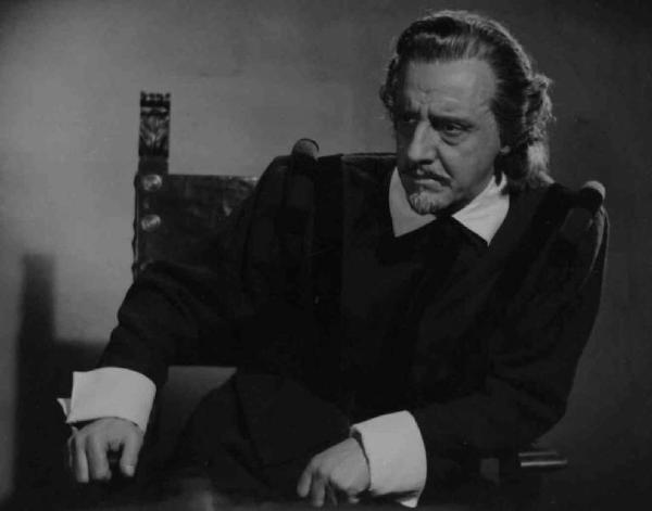 Scena del film "Beatrice Cenci" - Regia Guido Brignone - 1941 - L'attore Sandro Ruffini