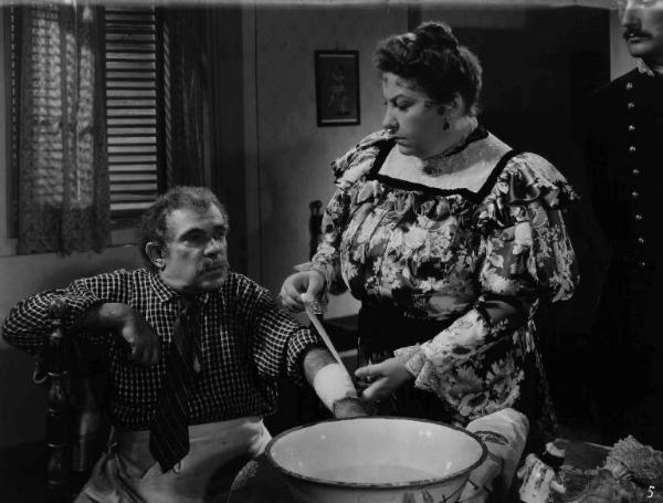 Scena del film "La bella addormentata" - Regia Luigi Chiarini - 1942 - Attori non identificati