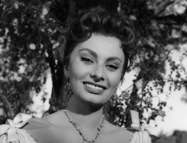 Scena del film "La bella mugnania" - Regia Mario Camerini - 1955 - Primo piano dell'attrice Sophia Loren