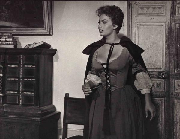 Scena del film "La bella mugnania" - Regia Mario Camerini - 1955 - L'attrice Sophia Loren