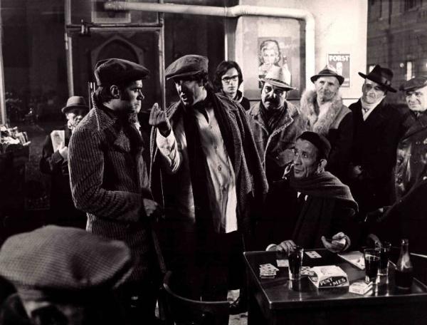 Scena del film "Bianco, rosso, e..." - Alberto Lattuada - 1972 - L'attore Adriano Celentano in un bar con attori non identificati