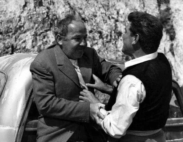 Scena del film "Il bidone" - Federico Fellini - 1955 - L'attore Broderick Crawford e un attore non identificato