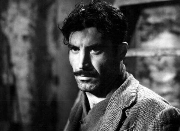 Scena del film "Il cammino della speranza" - Pietro Germi - 1950 - Primo piano dell'attore Francesco Navarra
