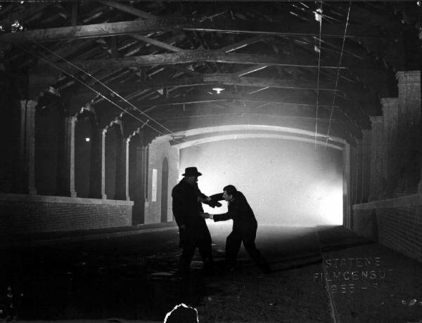 Scena del film "Il cappotto" - Regia Alberto Lattuada - 1952 - L'attore Renato Rascel