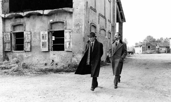 Scena del film "Il caso Mattei" - Regia Francesco Rosi - 1972 - L'attore Gian Maria Volontè e un attore non identificato