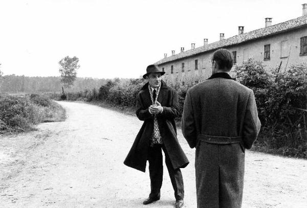 Scena del film "Il caso Mattei" - Regia Francesco Rosi - 1972 - L'attore Gian Maria Volontè e un attore non identificato