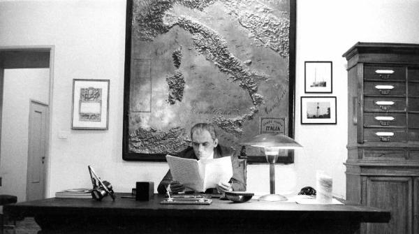 Scena del film "Il caso Mattei" - Regia Francesco Rosi - 1972 - L'attore Gian Maria Volontè