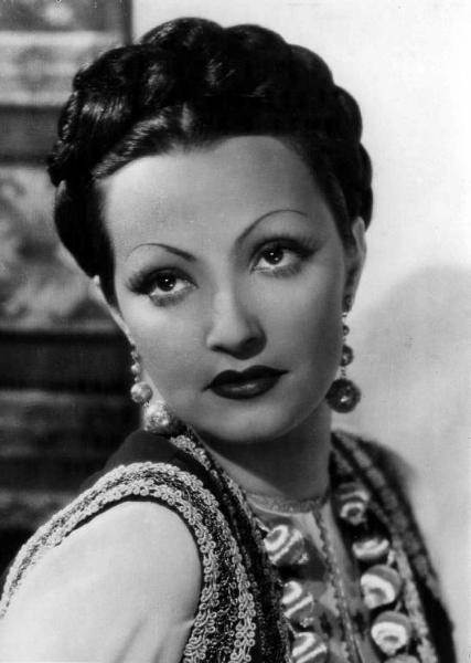 Scena del film "Il cavaliere di Kruja" - Regia Carlo Campogalliani - 1941 - L'attrice Doris Duranti