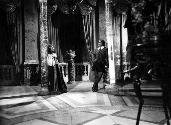 Scena del film "Il cavaliere senza nome" - Regia Ferruccio Cerio - 1941 - Gli attori Neda Naldi e Amedeo Nazzari