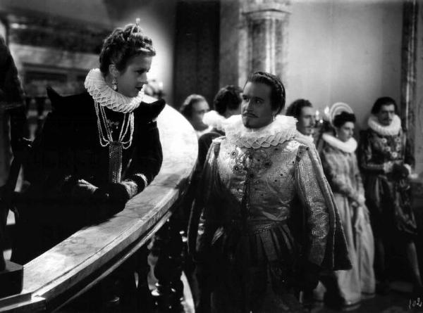 Scena del film "Il cavaliere senza nome" - Regia Ferruccio Cerio - 1941 - Gli attori Vera Carmi e Carlo Tamberlani