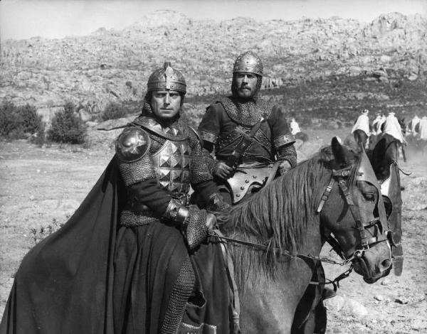 Scena del film "El Cid" - Regia Anthony Mann - 1961 - Gli attori Raf Vallone e Massimo Serato a cavallo