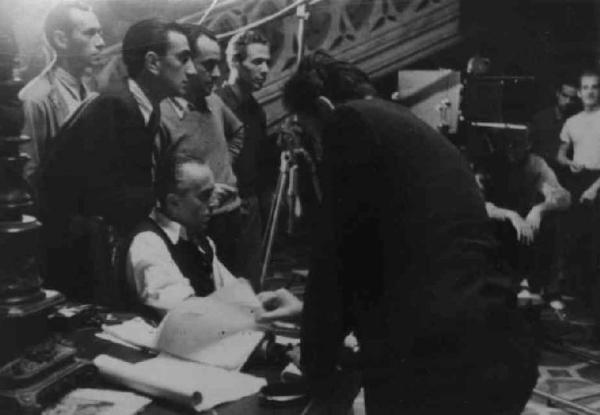 Set del film "Il Conte di Brechard" - Regia Mario Bonnard - 1938 - Lo staff tecnico durante le riprese