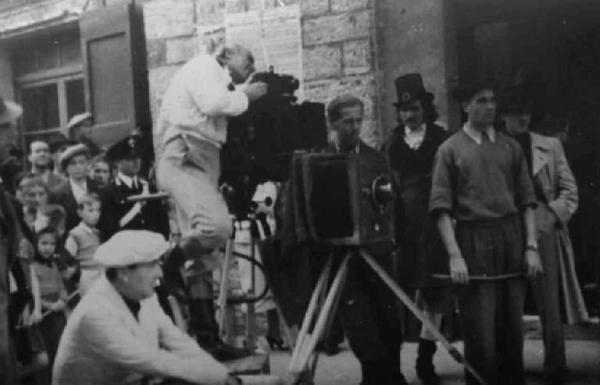 Set del film "Il Conte di Brechard" - Regia Mario Bonnard - 1938 - Lo staff tecnico impegnato nelle riprese