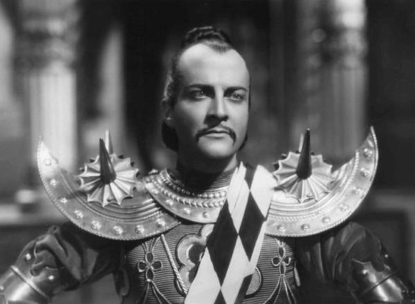 Set del film "La corona di ferro" - Regia Alessandro Blasetti - 1940 - L'attore Osvaldo Valenti in primo piano.