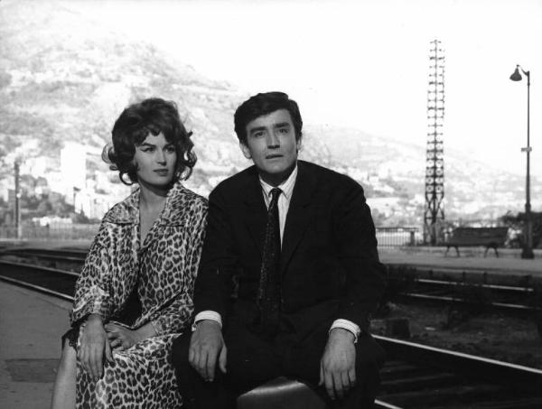 Set del film "Crimen" - Regia Mario Camerini- 1960 - Silvana Mangano e Vittorio Gasmann alla stazione.