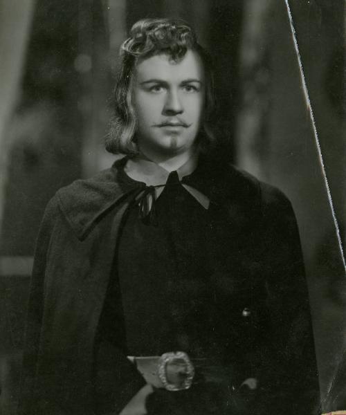 Scena del film "Don Cesare di Bazan" - Regia Riccardo Freda, 1942 - Mezza figura frontale di Gino Cervi.