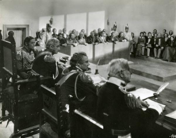 Scena del film "Il dottor Antonio" - Regia Enrico Guazzoni, 1937 - La scena del processo. Sul banco degli accusati il dottor Antonio, Ennio Cerlesi, Guido Celano e Domenico Morelli.