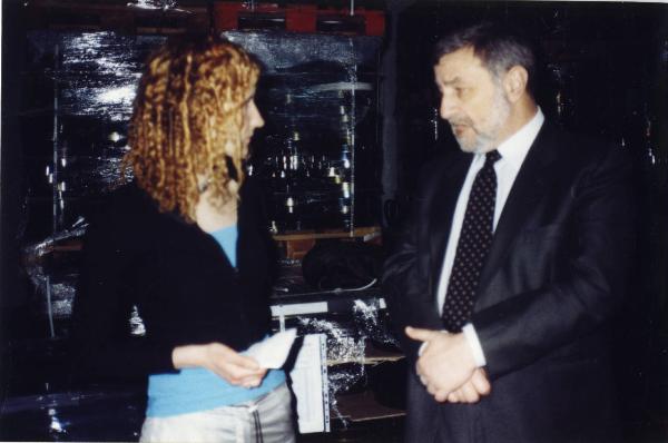 Sul set del film "Due dollari al chilo" - Regia Paolo Lipari, 2000 - La segretaria di edizione insieme a Tony Patellani.