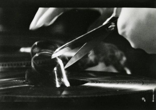 Sul set del film "Due dollari al chilo" - Regia Paolo Lipari, 2000 - Dettaglio di un fotogramma della copia in pellicola 35 mm del film.