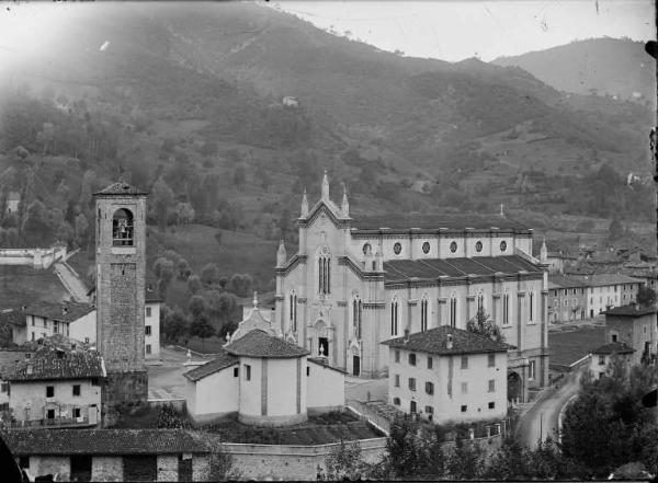 Brembilla. Veduta della chiesa parrocchiale di San Giovanni Battista