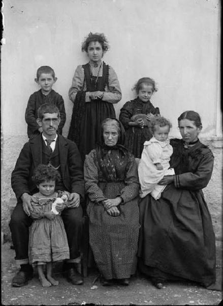 Piazza Brembana. Ritratto della famiglia Papetti