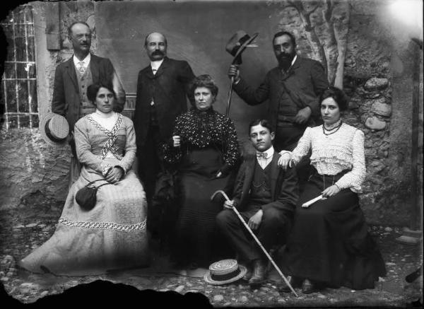 Piazza Brembana. Ritratto di famiglia benestante