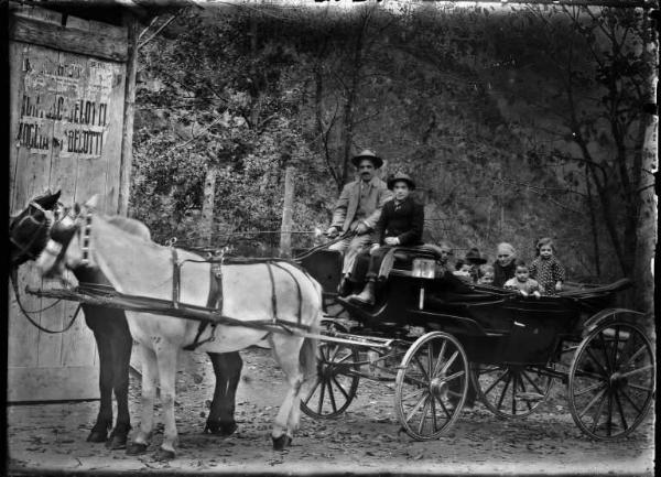 Olmo al Brembo. Ritratto di famiglia in carrozza