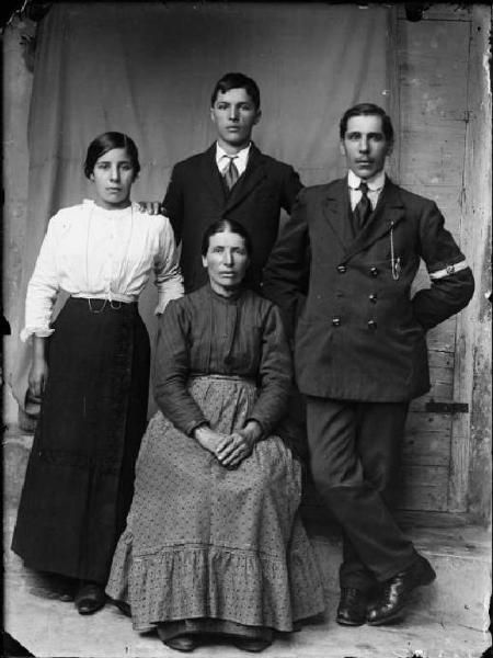 Piazza Brembana. Ritratto di famiglia