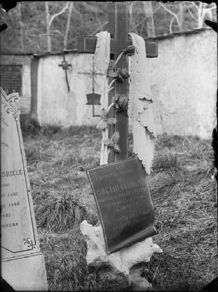 Piazza Brembana. Monumento funebre a Carolina Goglio