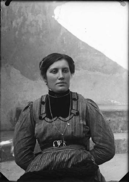 Piazza Brembana. Ritratto di donna