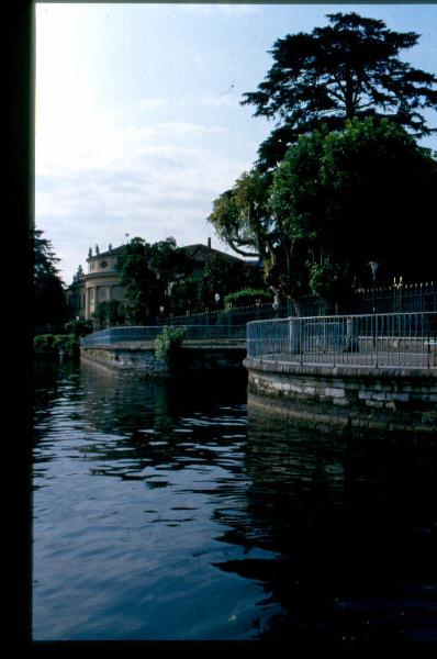 Villa Saporiti e il giardino di Villa Gallia visti dal lago