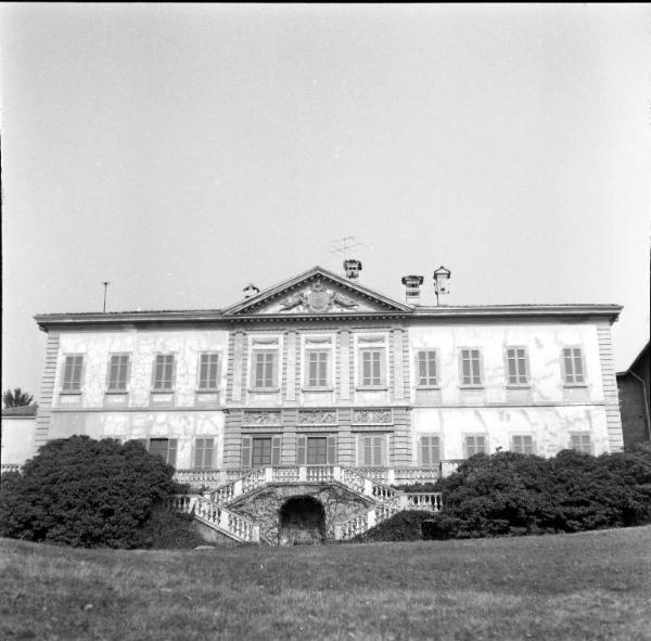 Villa Cigalini / Facciata principale verso il giardino