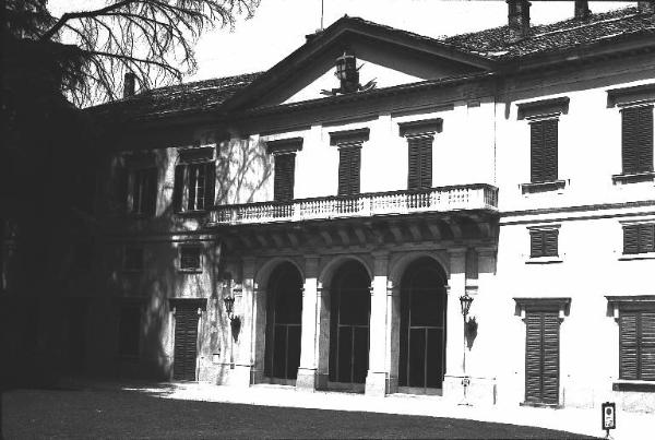 Villa Saporiti / Fronte verso via Borgovico