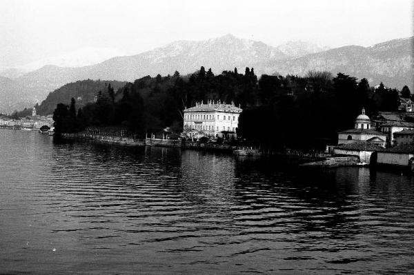 Villa Melzi d'Eril e il tempietto visti da Villa Gerli