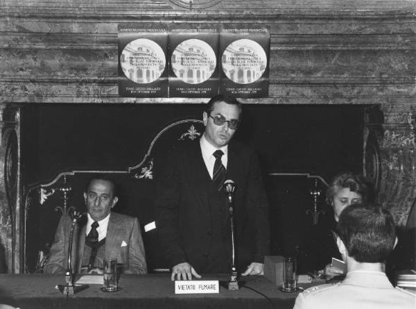 Inaugurazione del convegno "La civiltà neoclassica nell'attuale territorio della provincia di Como", nal salone d'onore di Villa Gallia / Parla il professor Mario Mascetti, Assessore alla Cultura della Provincia di Como