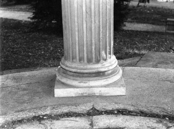 Villa Olmo / Colonna del tempietto del giardino