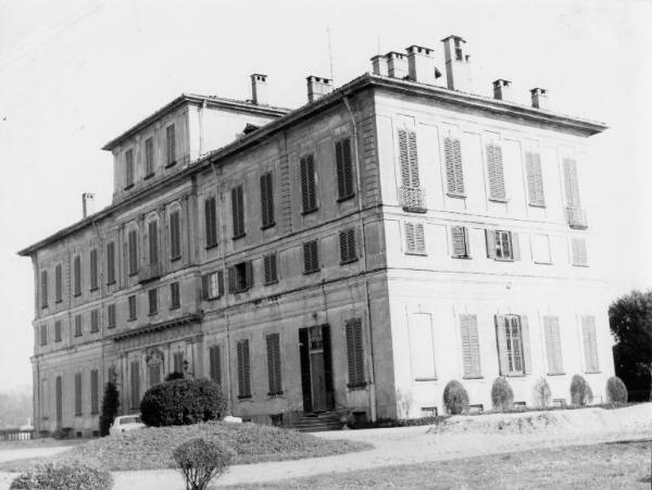 Villa Perego / Facciata e lato est