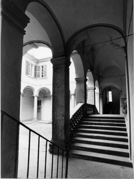 Convento S.Maria / Porticato del cortile interno