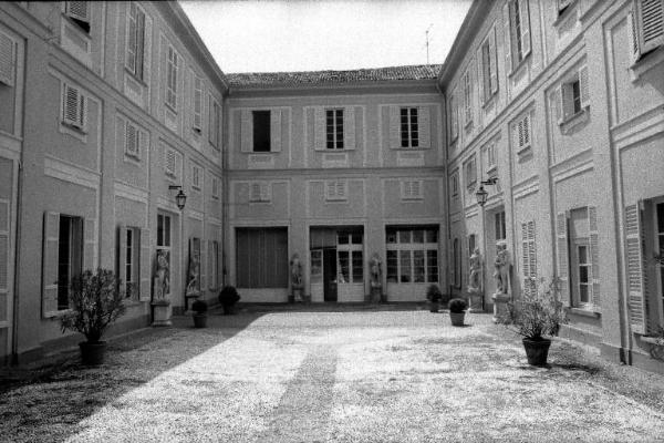Villa Giovio / Corte interna