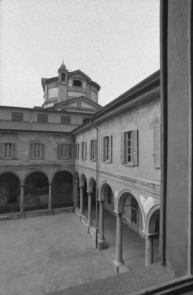 Convento S.Maria / Cortile interno