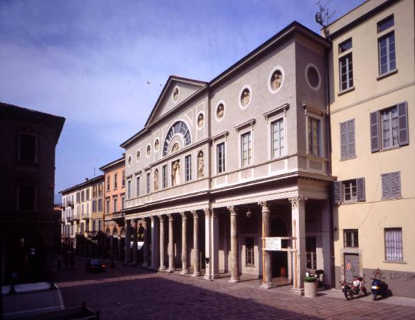 Liceo Classico Volta / Facciata su via Cesare Cantù